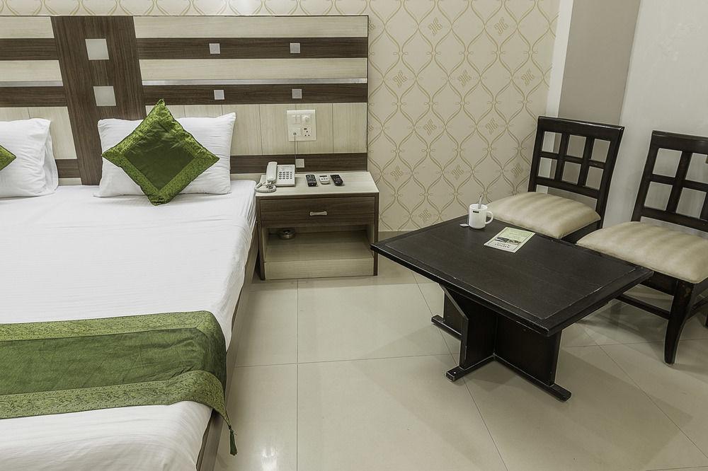 Treebo Rockwell Plaza Hotel Delhi  Exterior photo