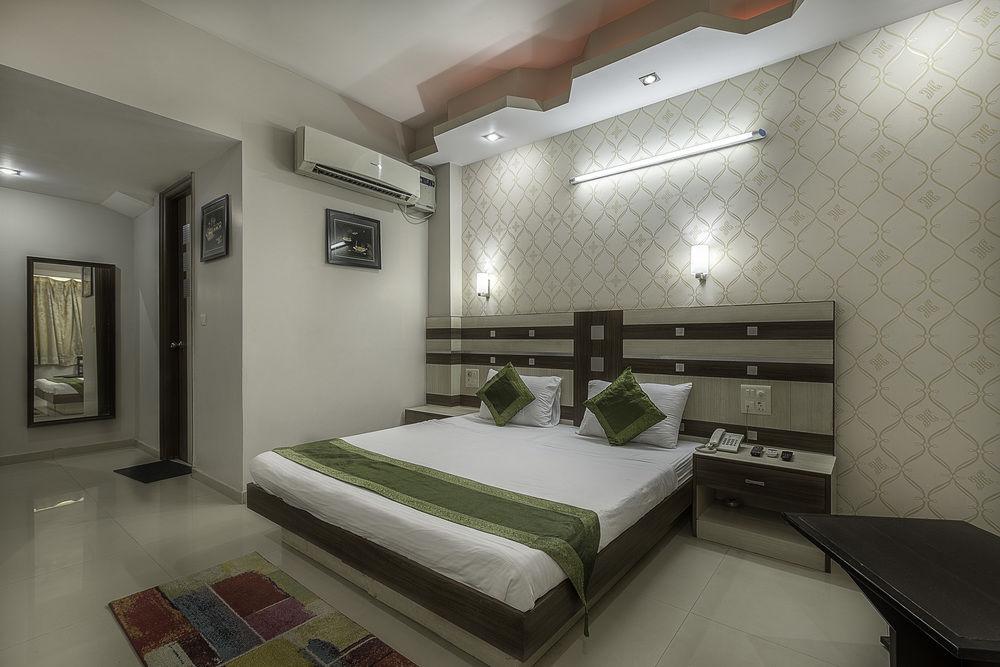 Treebo Rockwell Plaza Hotel Delhi  Exterior photo