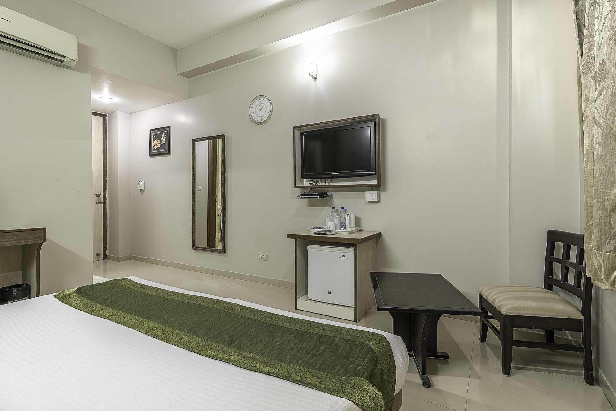 Treebo Rockwell Plaza Hotel Delhi  Exterior photo